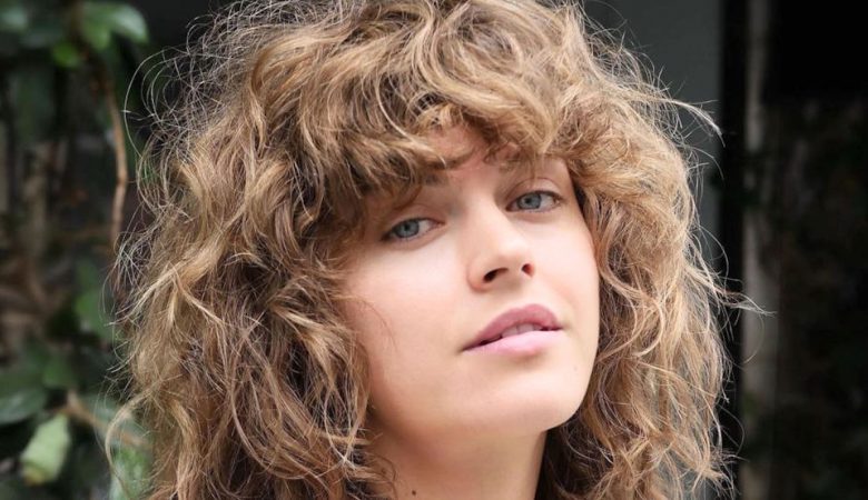 The Best Haircuts for Enhancing Shaggy Curly Texture